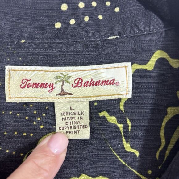 Tommy Bahama Camp Shirt 100% Silk Short‎ Sleeve Floral Black Yellow Size L - Picture 7 of 7